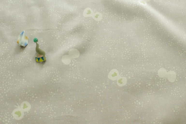 Jcランダムドットちょうちょ<br />ライトグレ-